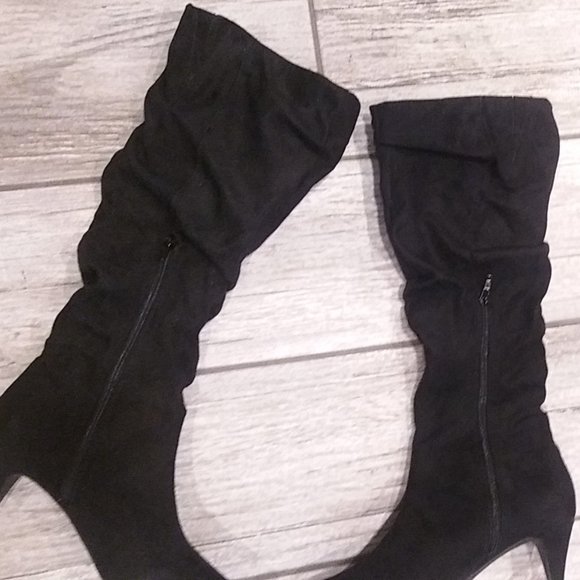 Women's Slouchy Boots With Pointy Toe - Color Black - Picture 2 of 16